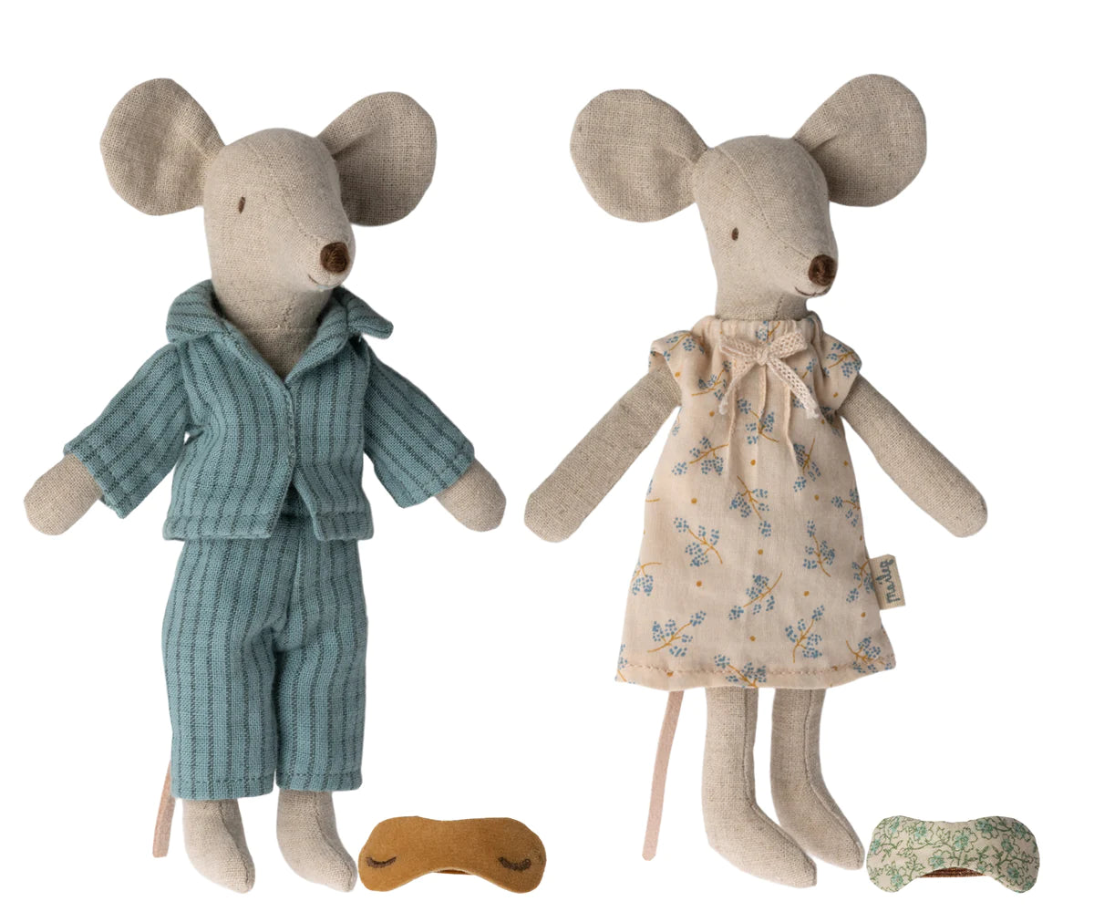 Mum and Dad Mice In Cigar Box